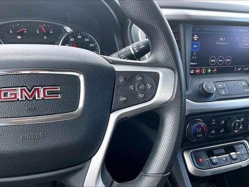 Used 2023 GMC Acadia SLE FWD image 18