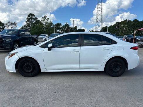 Used 2024 Toyota Corolla LE FWD image 4