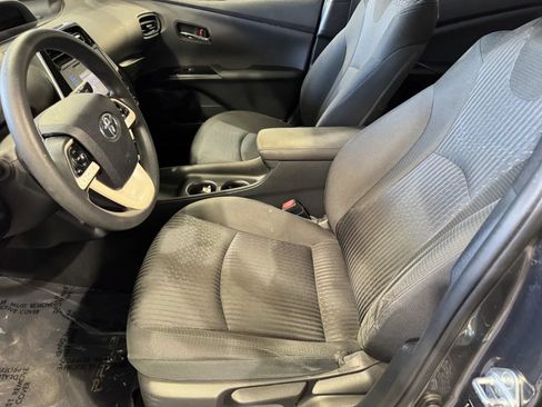 Used 2017 Toyota Prius Two w/ Preferred Accessory Package FWD image 11