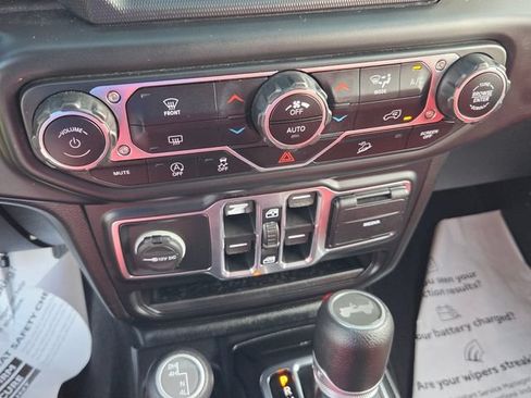Used 2020 Jeep Wrangler Unlimited Sahara AWD/4WD image 20