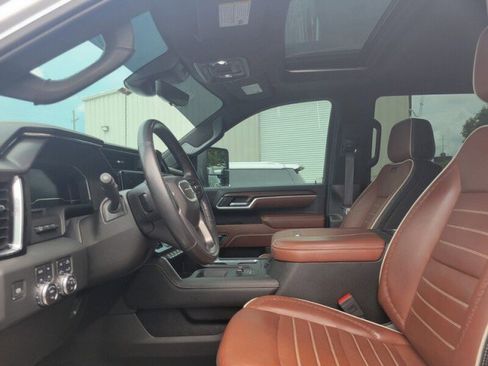 Used 2024 GMC Sierra 3500 Denali Ultimate AWD/4WD image 4