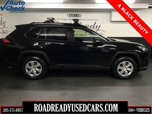 Used 2019 Toyota RAV4 LE image 1