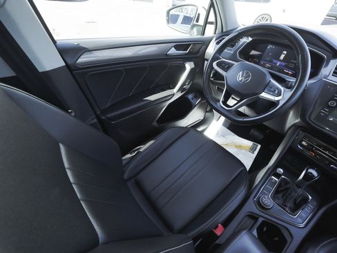 Used 2022 Volkswagen Tiguan SE w/ Panoramic Sunroof Package AWD/4WD image 43