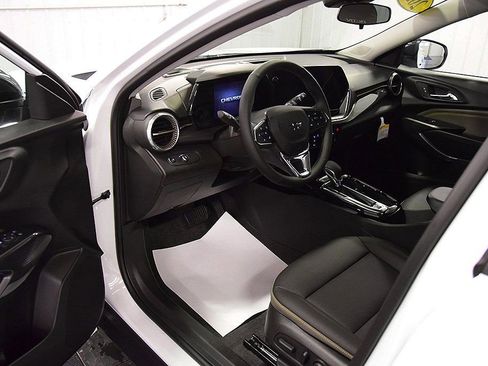 New 2025 Chevrolet Trax ACTIV image 13