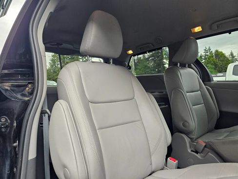 Used 2018 Toyota Sienna XLE AWD/4WD image 13
