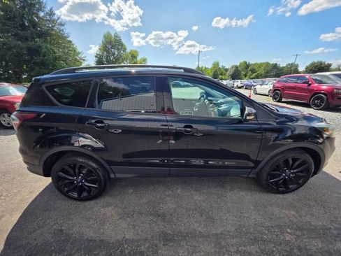 Used 2017 Ford Escape Titanium FWD image 4