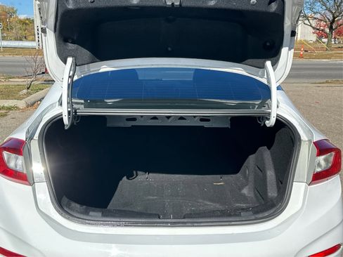 Used 2017 Chevrolet Cruze LT image 13