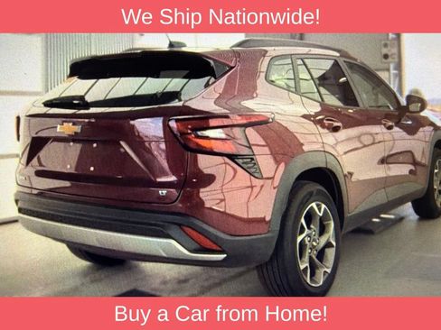 Used 2025 Chevrolet Trax LT w/ LT Convenience Package FWD image 2