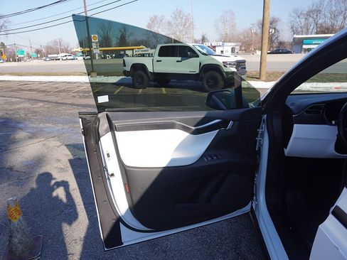 Used 2018 Tesla Model X 100D image 22