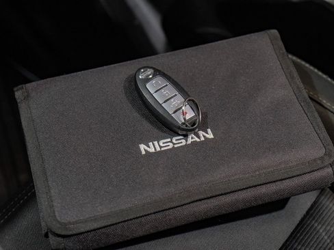 Used 2017 Nissan Titan SV image 65