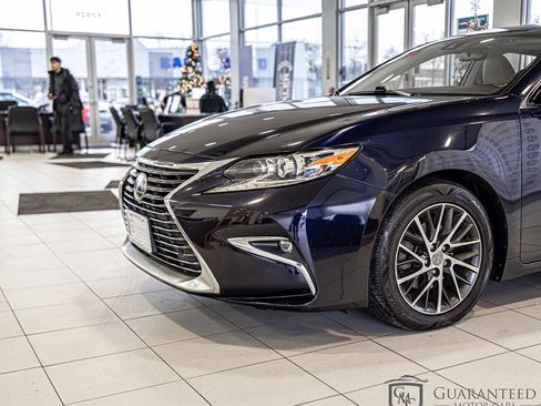 Used 2017 Lexus ES 350 w/ Luxury Package image 5