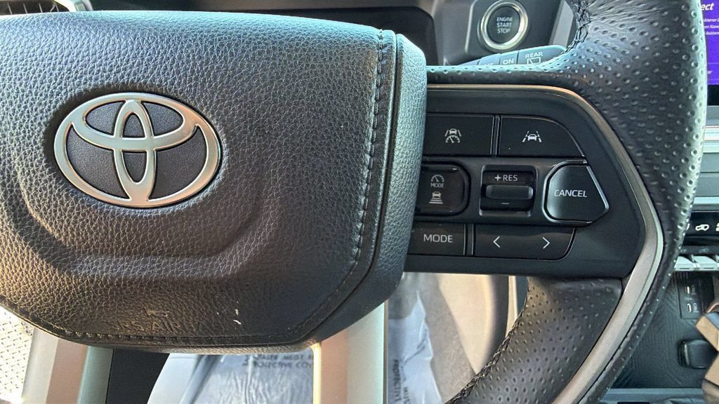 Used 2025 Toyota 4Runner SR5 AWD/4WD image 20