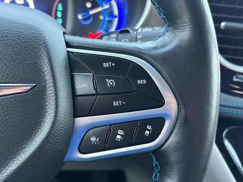 Used 2021 Chrysler Pacifica Touring w/ Cold Weather Group FWD image 19