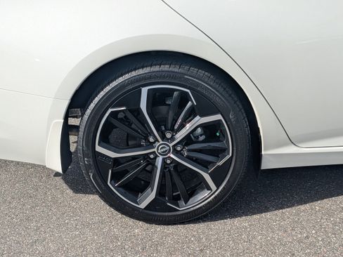 Used 2024 Nissan Altima 2.5 SR image 10