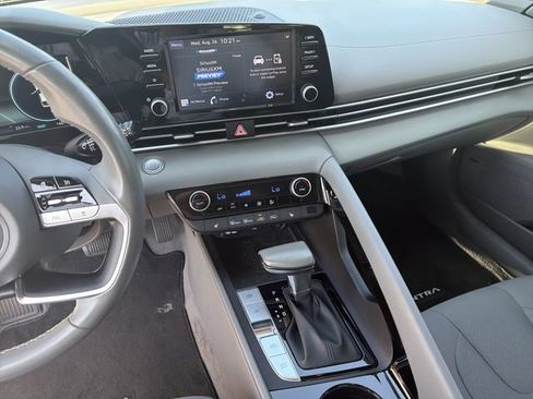 Used 2022 Hyundai Elantra SEL w/ Convenience + Premium Package FWD image 30