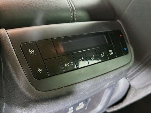 Used 2025 Nissan Pathfinder SV image 26