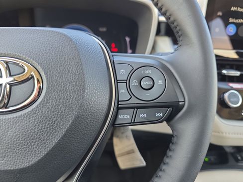 Used 2025 Toyota Corolla XLE image 14