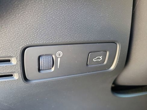 Used 2021 Volvo XC40 T5 R-Design w/ Advanced Package image 30