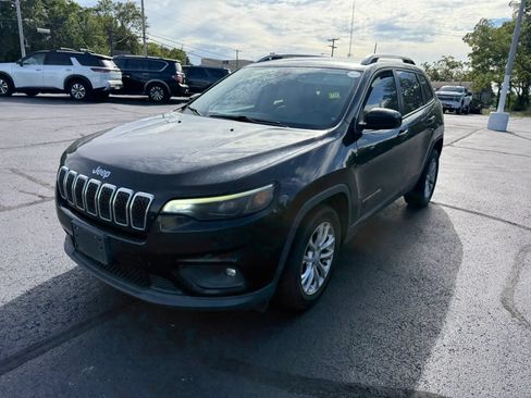 Used 2019 Jeep Cherokee Latitude w/ Popular Appearance Group FWD image 3