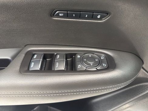 Used 2025 Cadillac XT6 Luxury image 24