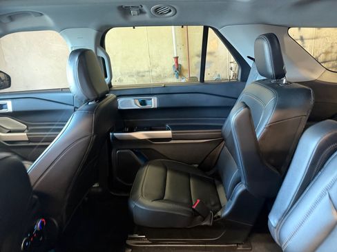 Used 2024 Ford Explorer Limited w/ Limited Technology Package AWD/4WD image 33