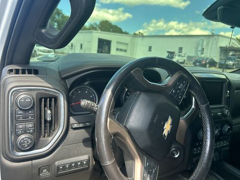 Used 2022 Chevrolet Silverado 2500 High Country w/ Z71 Off-Road Package AWD/4WD image 5