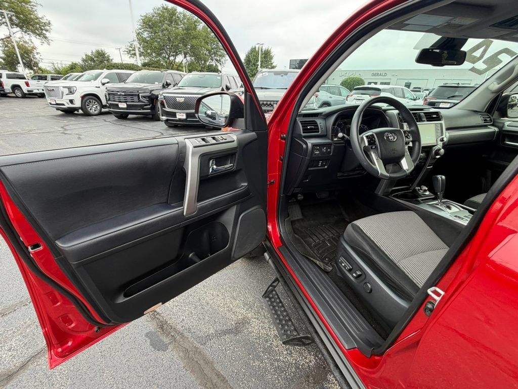 Used 2024 Toyota 4Runner SR5 AWD/4WD image 21