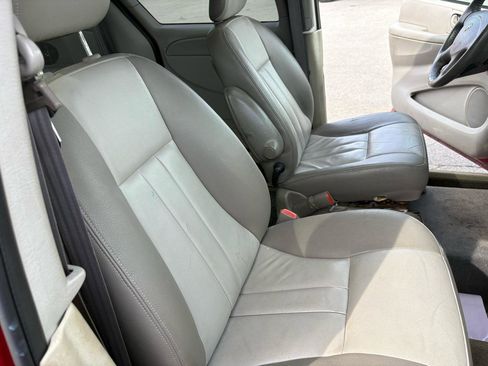 Used 2005 Dodge Grand Caravan SXT image 29