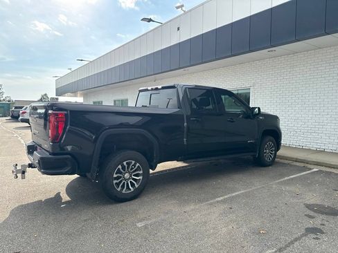 Used 2022 GMC Sierra 1500 AT4 w/ AT4 Premium Package AWD/4WD image 5