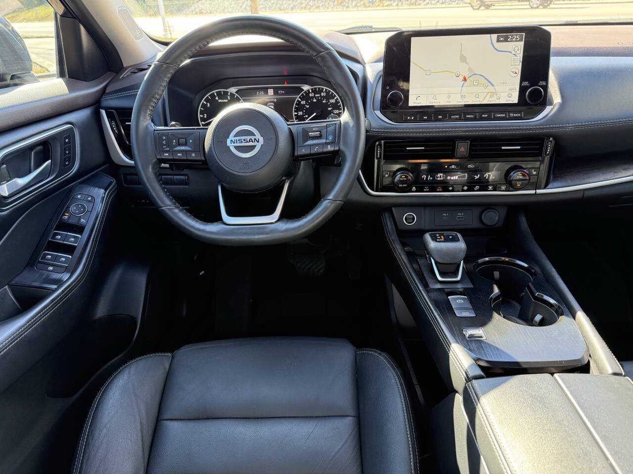 Used 2021 Nissan Rogue SL w/ Premium Package FWD image 3