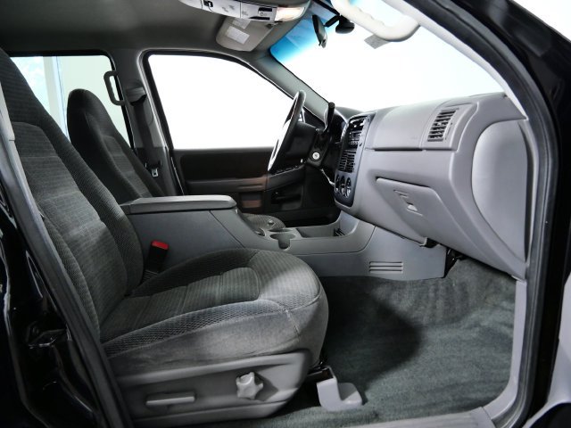 Used 2002 Ford Explorer XLT AWD/4WD image 9