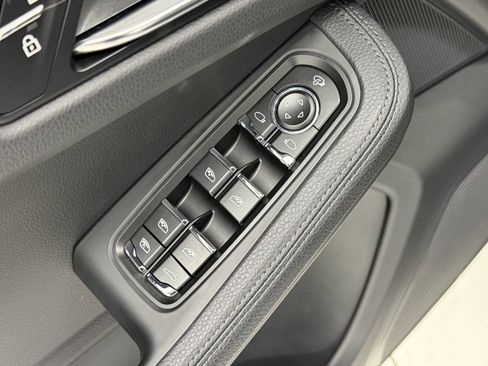 Certified 2025 Porsche Macan image 27