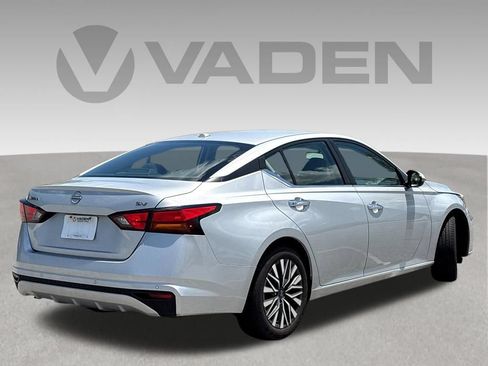 Used 2024 Nissan Altima 2.5 SV FWD image 22
