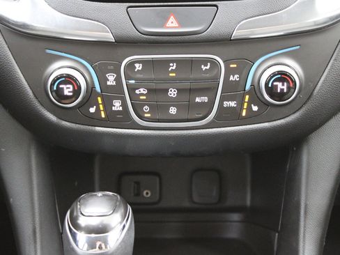 Used 2018 Chevrolet Equinox LT image 30