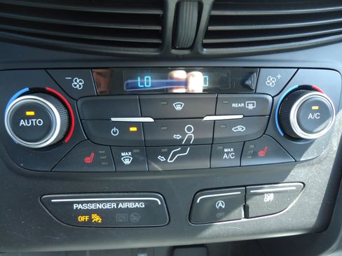 Used 2018 Ford Escape SE w/ SE Sync 3 Package AWD/4WD image 18