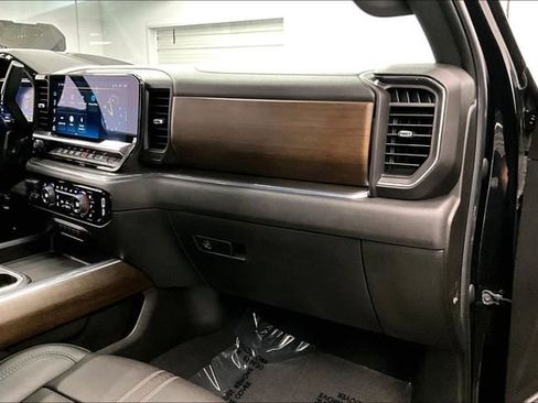 Used 2024 Chevrolet Silverado 2500 High Country w/ High Country Premium Package AWD/4WD image 19