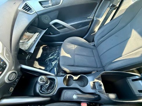 Used 2013 Hyundai Veloster FWD image 25