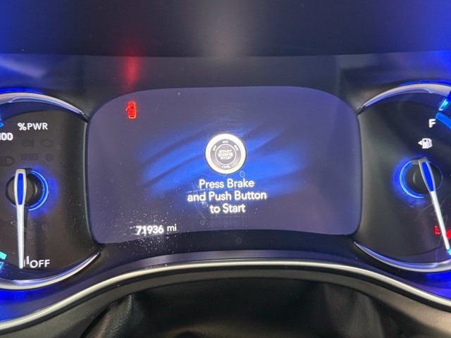 Used 2018 Chrysler Pacifica Limited w/ Advanced Safetytec Group FWD image 14