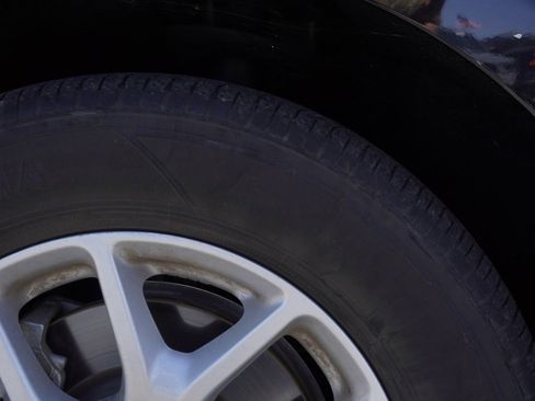 Used 2023 Chrysler Voyager LX image 12