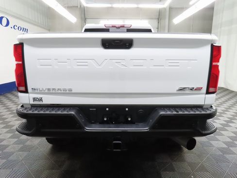 Used 2025 Chevrolet Silverado 2500 ZR2 w/ Technology Package image 35