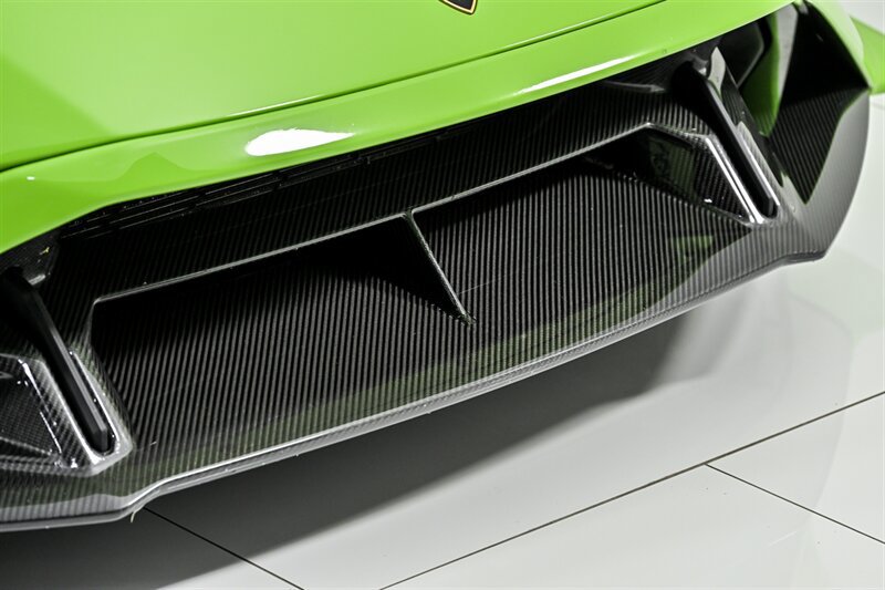 Used 2022 Lamborghini Huracan STO RWD image 4