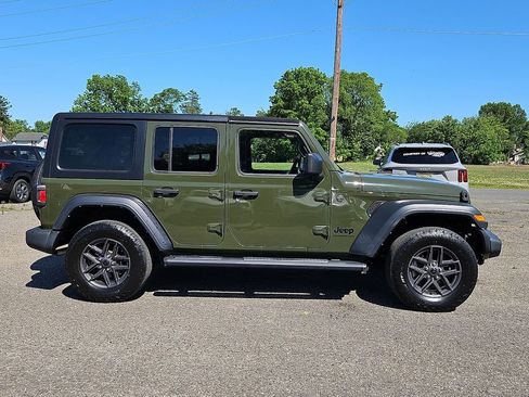 Used 2024 Jeep Wrangler Unlimited Sport AWD/4WD image 8