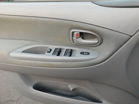Used 2004 MAZDA MPV LX FWD image 16