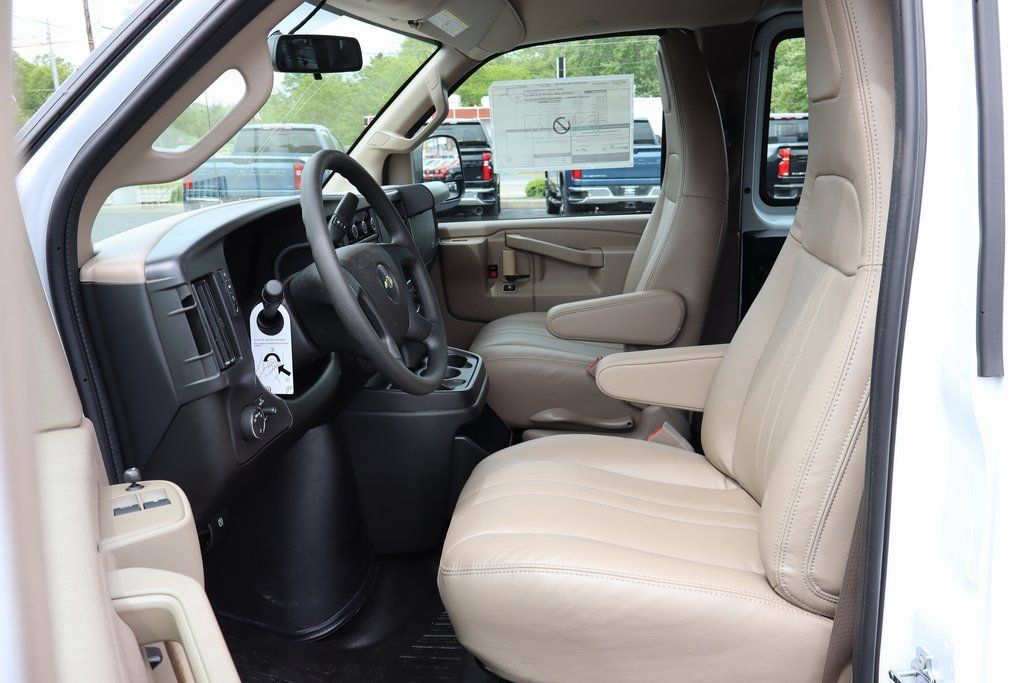 New 2025 Chevrolet Express 3500 w/ Chrome Appearance Package RWD image 3