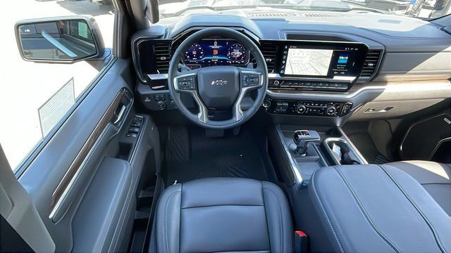 Used 2025 Chevrolet Silverado 1500 LT Trail Boss w/ LT Trail Boss Premium Package AWD/4WD image 15