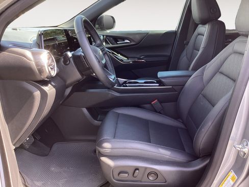 Used 2025 Chevrolet Equinox LT w/ Convenience Package II FWD image 24