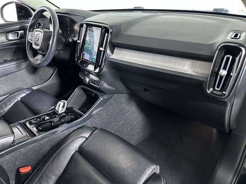 Used 2023 Volvo XC40 B5 Plus AWD/4WD image 30