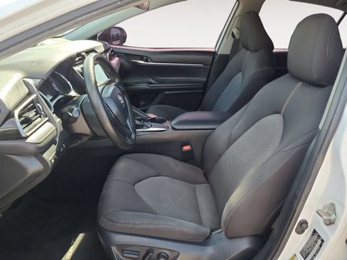 Used 2019 Toyota Camry LE FWD image 9