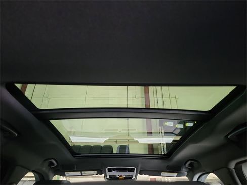 New 2025 Land Rover Range Rover Velar Dynamic SE image 28