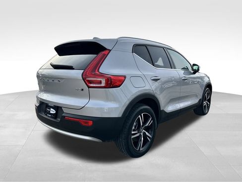 Used 2025 Volvo XC40 B5 Core image 7